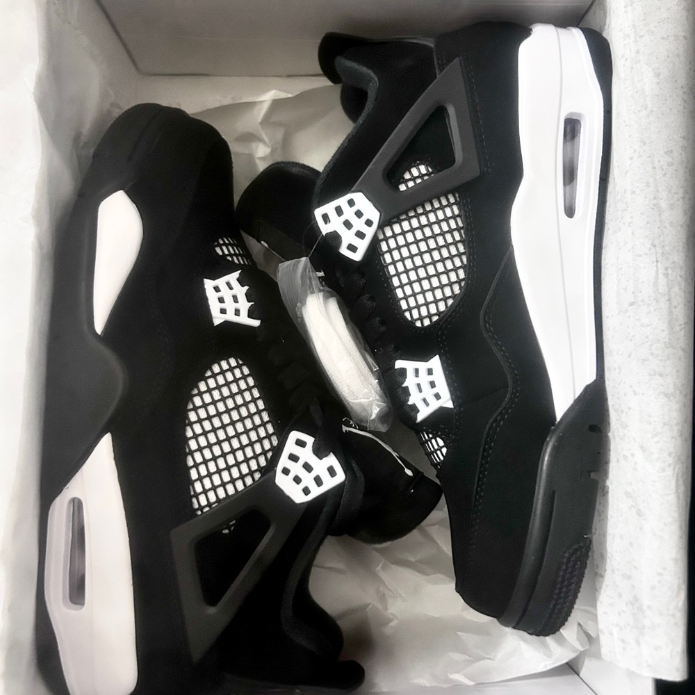 Jordan 4 White Thunder
